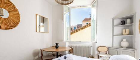 1 chambre, fer et planche à repasser, lit parapluie, Wi-Fi