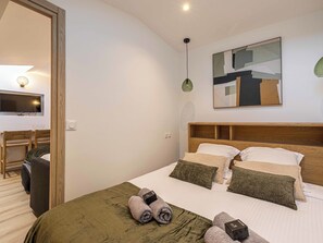 1 bedroom, iron/ironing board, travel cot, WiFi - Warm apartment near Palais Festivals and old port (Cannes)