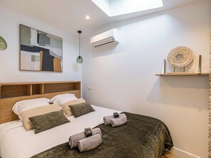 1 slaapkamer, een strijkplank/strijkijzer, reisbedje, wifi