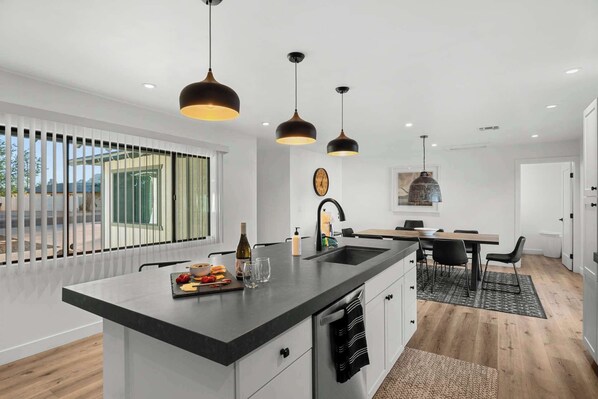 Dining - Desert Ease: Old Town, Pool, Spa, Outdoor Kitchen (Scottsdale)