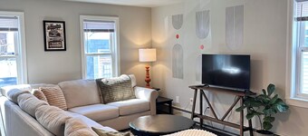 Comfortable 2BR, Parking, Walk to Federal Hill — Providence's Best Neighborhood