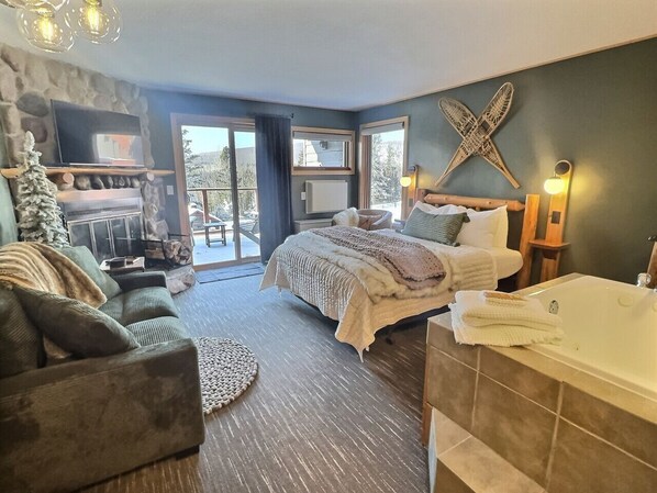 Iron/ironing board, travel crib, free WiFi, bed sheets