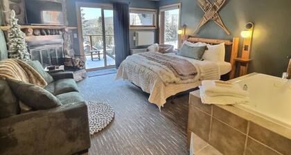 Slope-Side Pet-Friendly Studio | In-Unit Jet Tub