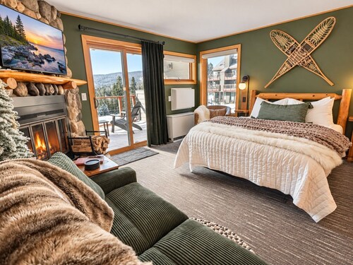 Slope-Side Pet-Friendly Studio | In-Unit Jet Tub