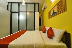 WiFi, bed sheets, wheelchair access