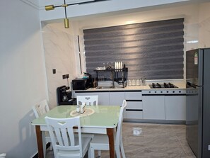 Private kitchen - 𝑪𝒂𝒔𝒂 𝑳𝒂𝒗𝒊 𝑨𝒊𝒓𝒃𝒏𝒃
♡ʟᴀᴠɪɴɢᴛᴏɴ'ꜱ ᴄᴏᴢʏ ᴇꜱᴄᴀᴘᴇ♡
Exclusive suite💕 (Nairobi)