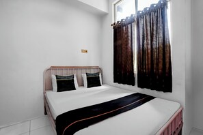 Economy Double Room - Hotel O Jasmine Guest House (Blitar)
