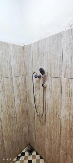 Economy tweepersoonskamer | Badkamer