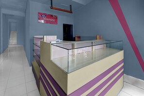 Reception - Hotel O Jasmine Guest House (Blitar)