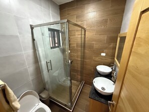 Shower, jetted bath, hair dryer, towels - Prime Location Meets Coastal Comfort, 3 bedroom With Private  Pool in Punta Cana (Punta Cana)