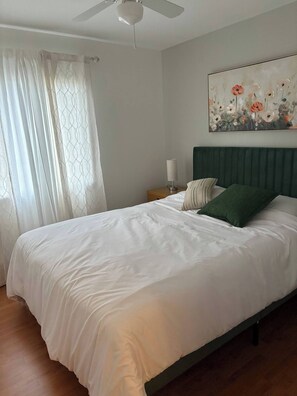 3 makuuhuonetta, silitysrauta/-lauta, Wi-Fi, vuodevaatteet