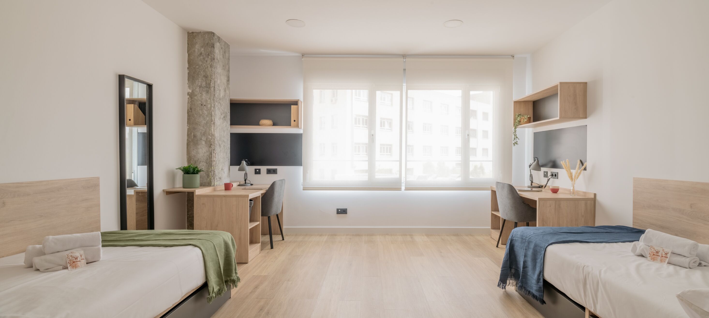 Basic Double Room | Meja, ruang kerja komputer riba, Wi-fi percuma 