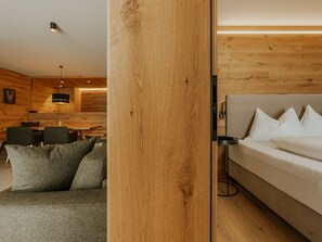 Appartamento, balcone, vista montagna | Una cassaforte in camera, insonorizzazione, Wi-Fi gratuito