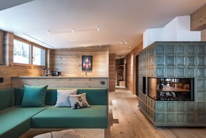 Apartamento, vista para a montanha | Área de estar