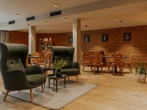 Reception - Almrausch Lech Apartments (Lech am Arlberg)