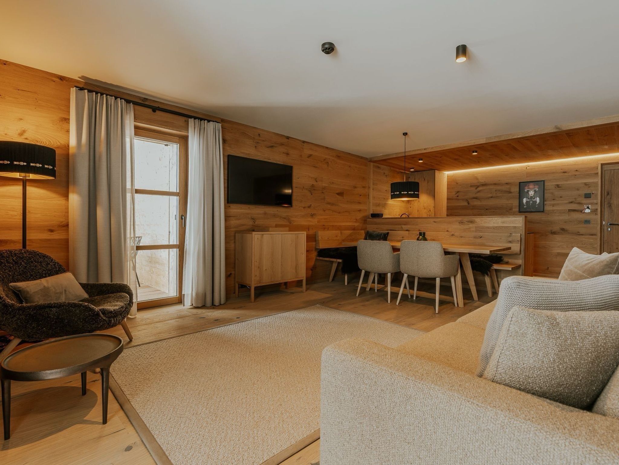 Apartment, Balcony, Mountain View | Living area