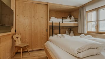 Apartment, Mountain View | In-room safe, soundproofing, free WiFi