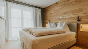 In-room safe, soundproofing, free WiFi