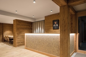 Reception - Almrausch Lech Apartments (Lech am Arlberg)