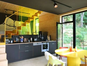 Fridge, oven, stovetop, dishwasher - Burgstrasse Apartment East with garden and sauna (Altleiningen)