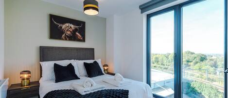 Silitysrauta/-lauta, Wi-Fi, vuodevaatteet