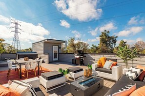 Outdoor dining - Hot tub, pool table, roof deck with city view - NO BUNKS (Nashville)
