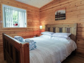 2 bedrooms, individually decorated, individually furnished, free WiFi