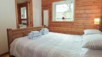 2 dormitorios, decoración individual, mobiliario individual