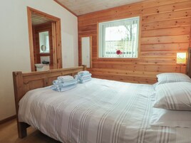 2 quartos, individualmente decorados, individualmente mobiliados