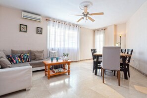Departamento, balcón | Área de sala de estar