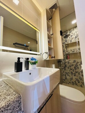 Hair dryer, bidet, towels, soap - Modern Solace The Florence 1BR (Taguig)