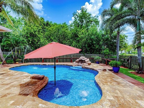 Palm Paradise - 5 BR Family Pool Retreat