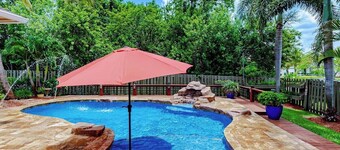 Palm Paradise - 5 BR Family Pool Retreat