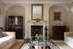 Télévision, cheminée