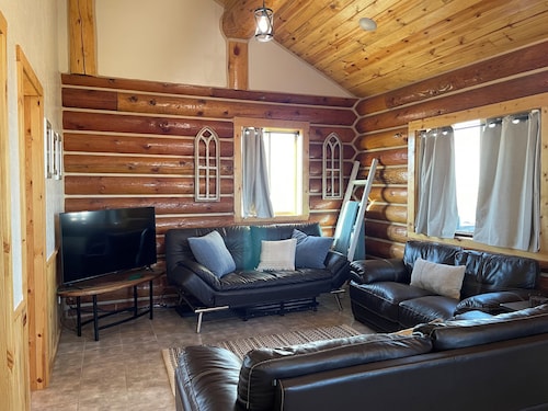 Cozy 1-bedroom cabin 1/2mile from Grangeville