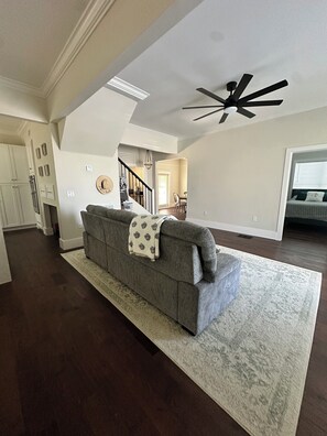 Interior - Walk Everywhere! 1910 Historic Home Near Coffee, Beaches & Sponge Docks (Tarpon Springs)