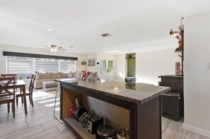 Interior - Venetian Escape • Gameroom, Private Patio & Grill (St. Petersburg)
