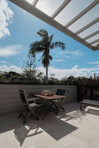 Bird & Beach - Modern Apartment - 2 minutes walk to the beach