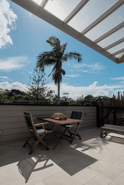 Bird & Beach - Modern Apartment - 2 minutes walk to the beach