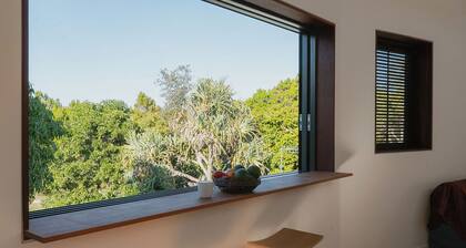 Bird & Beach - Modern Apartment - 2 minutes walk to the beach