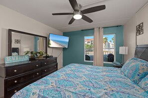 1 bedroom, iron/ironing board, WiFi, bed sheets - Island Retreat with Sparkling Pool (South Padre Island)