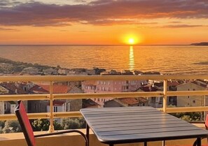 Outdoor dining - BEAUTIFUL STUDIO WITH SEA VIEW (Propriano)