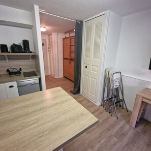 Private kitchen - Studio at the foot of the Superbesse slopes (Besse-et-Saint-Anastaise)
