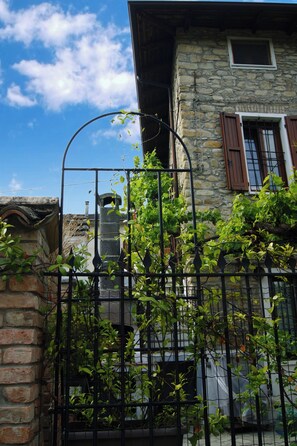 المنشأة من الخارج