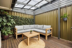 Property grounds - Brighton Escape Seaside Living near Dining and Jetty (Brighton)