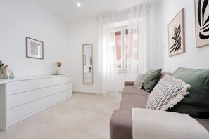 TV - Nancy Bleisure Suite by Domus&Dimore (Rome)