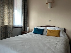 Double Room, River View - Hôtel de Flandre (Compiègne)