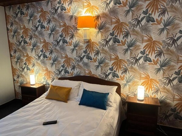 Double Room, River View - Hôtel de Flandre (Compiègne)