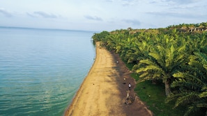 Exterior - Bugoma Palms Resort Beach and Hotel (Bugala Island)