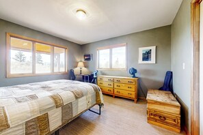 3 bedrooms, iron/ironing board, internet, bed sheets - Panoramic Views! 'The Cozy Fox Cabin' in Livermore (Livermore)